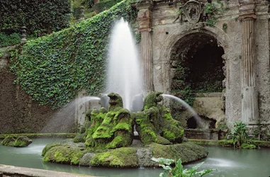 Fontaine du Dragon, conçue par Pirro Ligorio (c.1500-83)
